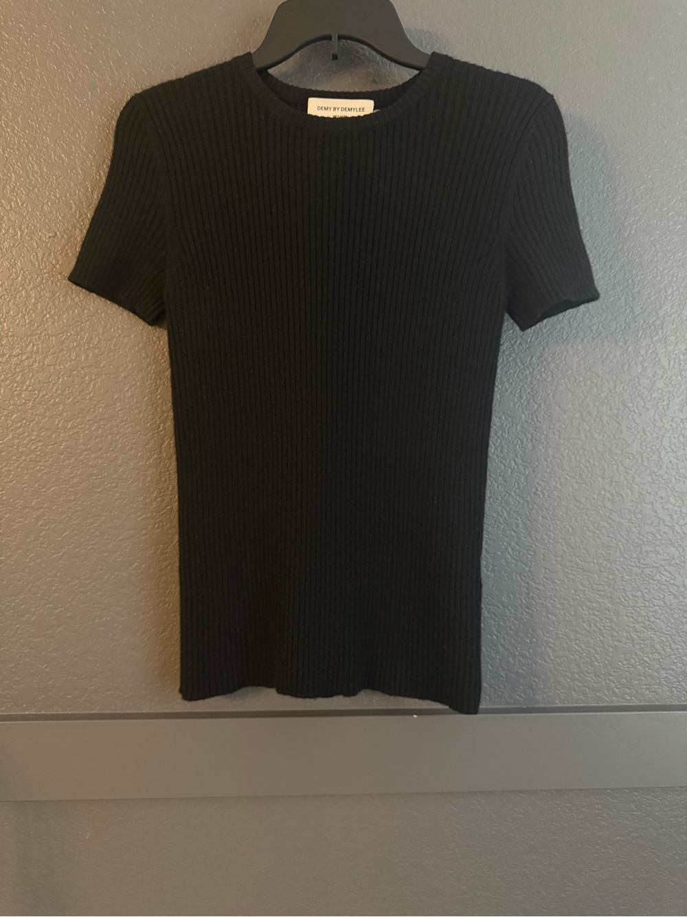 DEMY BY DEMYLEE • Black short sleeve ribbed 100% cashmere sweater top Medium